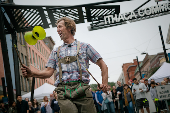 Live juggling performance